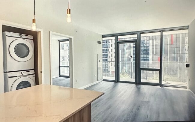 Photo - 347 E Wacker Dr