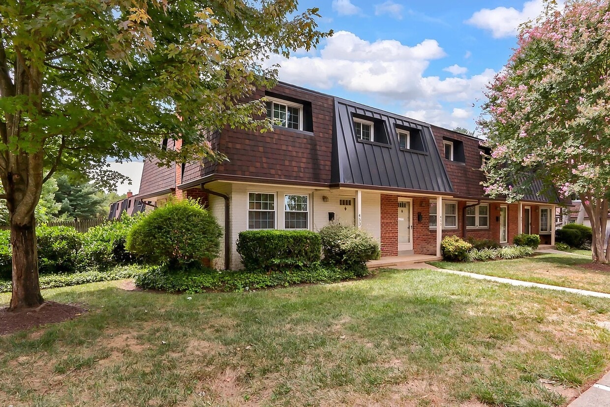 Photo - 453 Hampton Ct (Falls Church, VA)