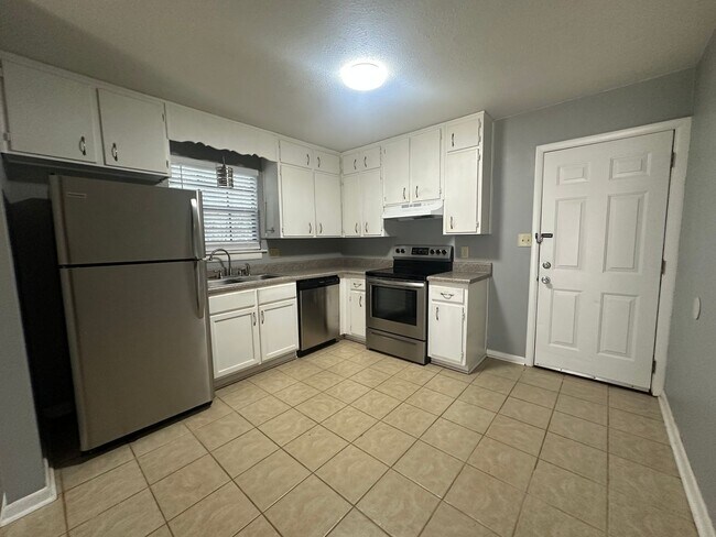 Photo - EASTSIDE PET FRIENDLY duplex in Brewster Estates avail now! Unit B