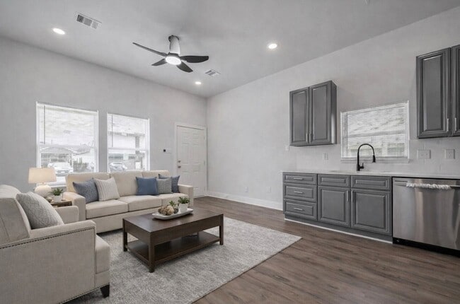 Photo - 7993 Attwater St Unidad A