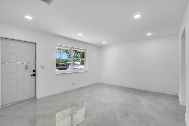 Photo - 821 SW 7th Ave Unit 2