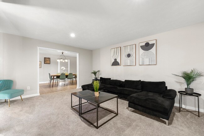 Photo - 5330 Warrington Pl