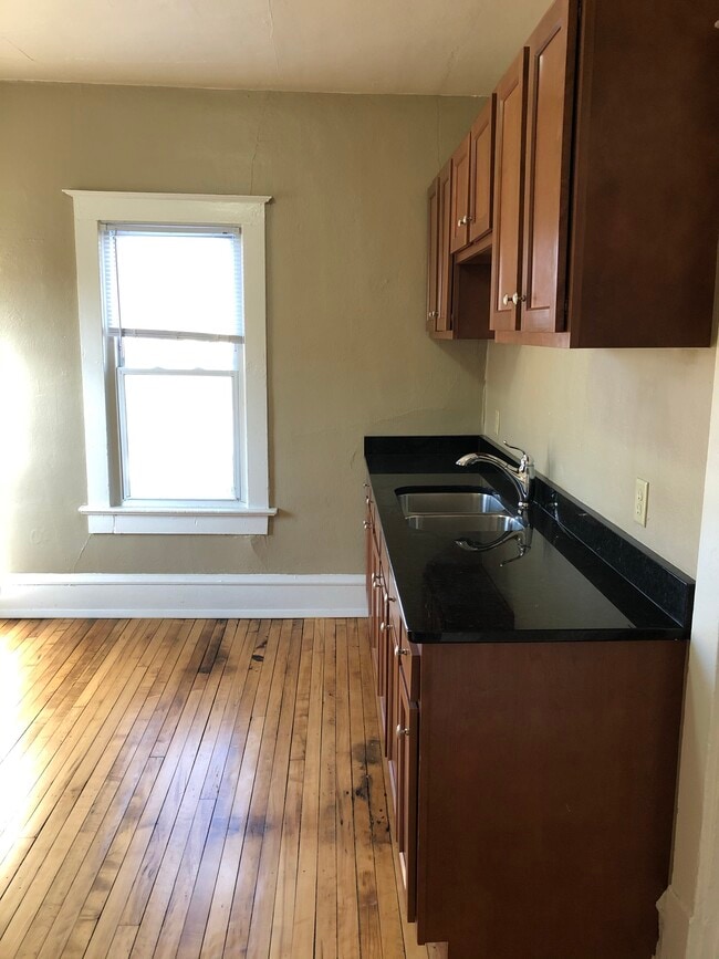 Bonitas encimeras de granito - 1749 Wordsworth Ave Unidad 3