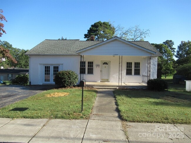 Photo - 1005 E Main St