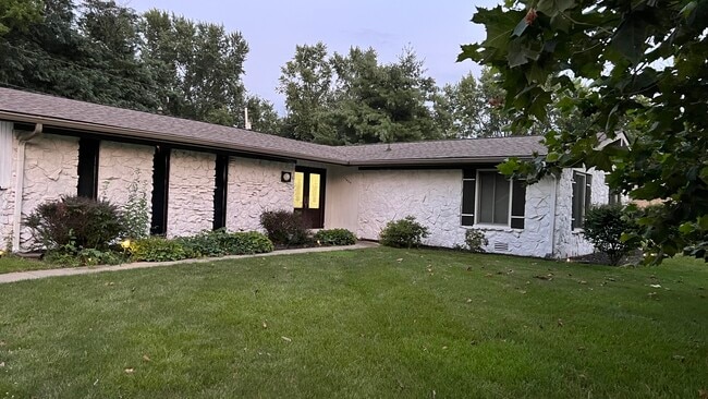 Photo - 11405 Central Dr W