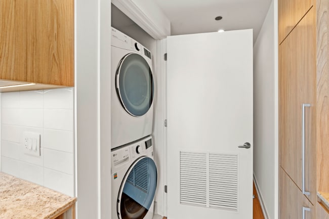 Photo - 220 W Hill St