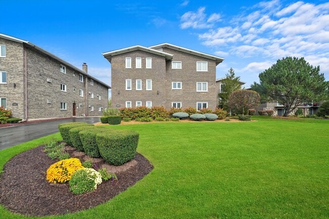 Building Photo - 9016 W 140th St Unit 3A