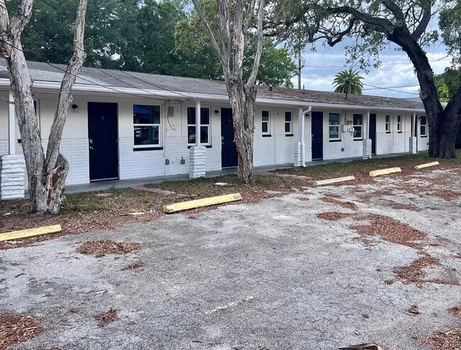 Building Photo - 707 Rosery Rd NW Unit 2