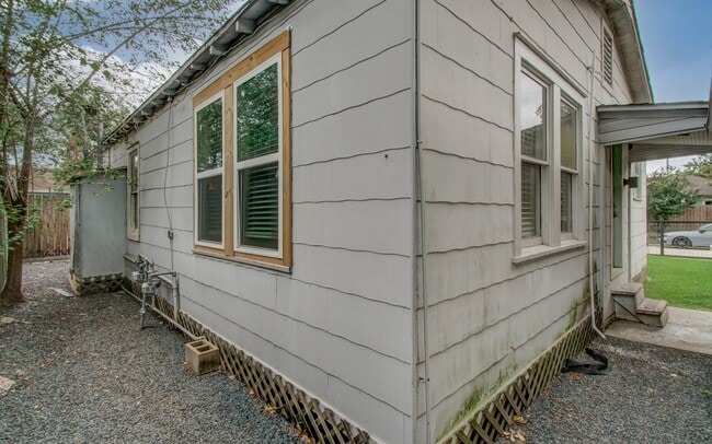 Photo - 4706 Fisk St