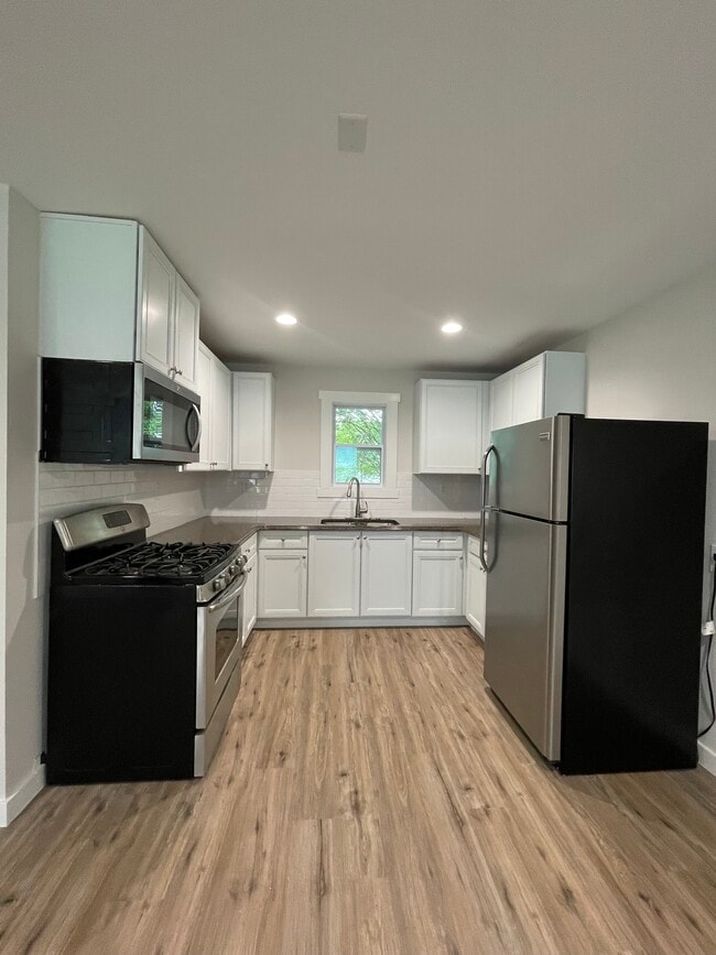 Building Photo - 533 Bluff Ct