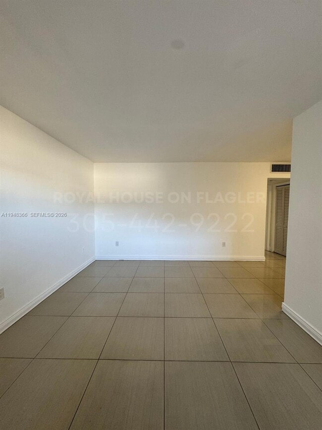 Building Photo - 4410 W Flagler St Unit 110