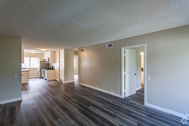2 BR, 2 BA - 1079 SF