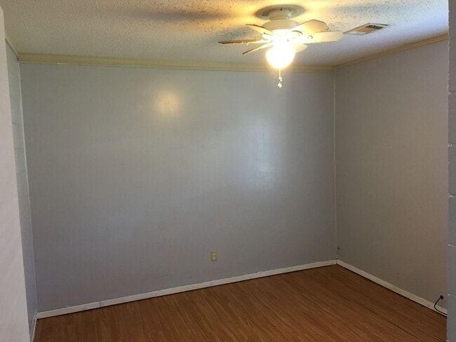 8 Pinetree Apartment Rd