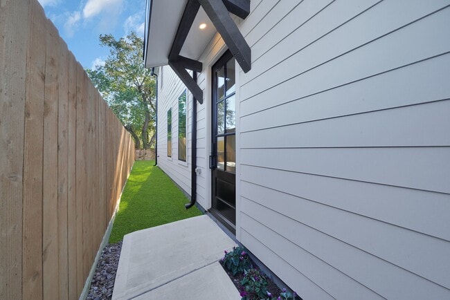 Photo - 3630 Lydia St