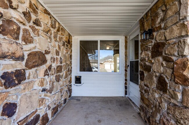 Photo - 645 Lloyd Ave