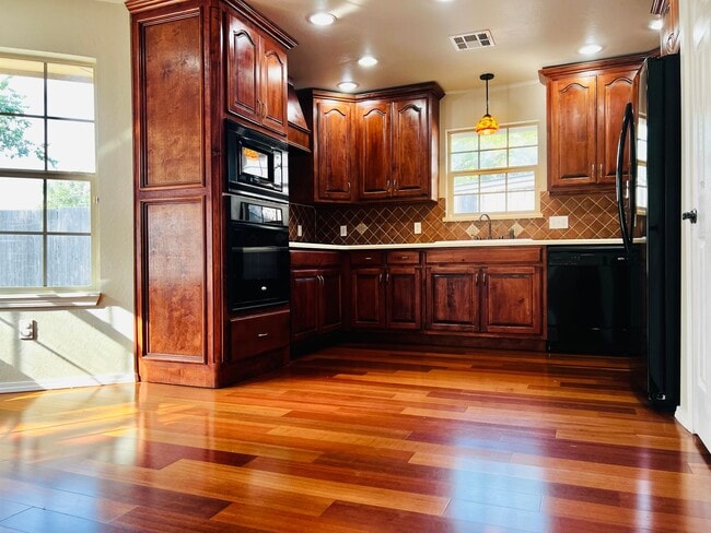 Photo - Gorgeous 3BD 2BA with Bonus Office Space in Del City!!