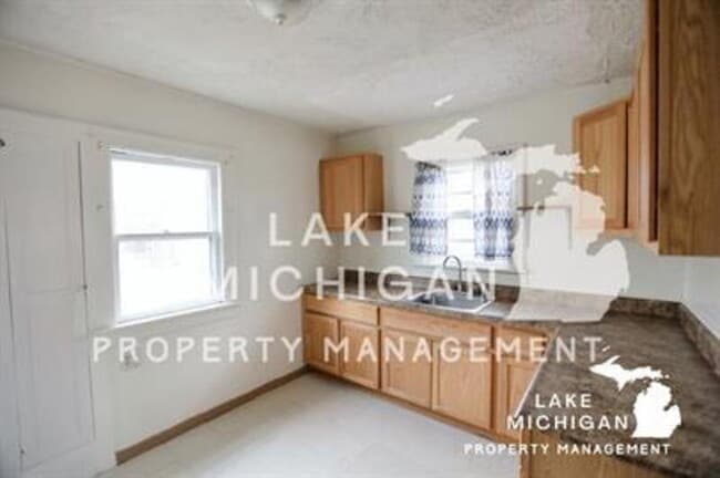Photo - 1734 Delwood Ave SW