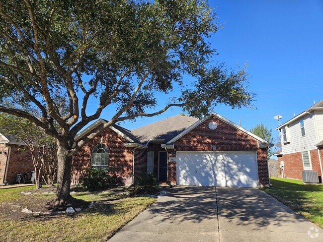 Building Photo - "Charming 3-Bedroom Home with 2 Baths and ...