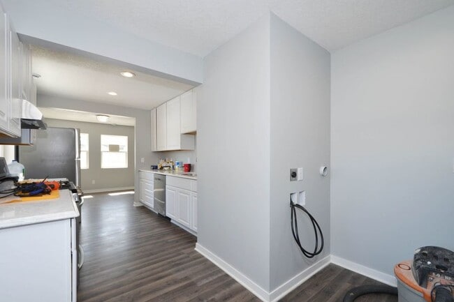 Photo - 681 Glencoe St NE