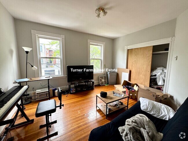 Building Photo - 146 Columbia St Unit 2L Rental
