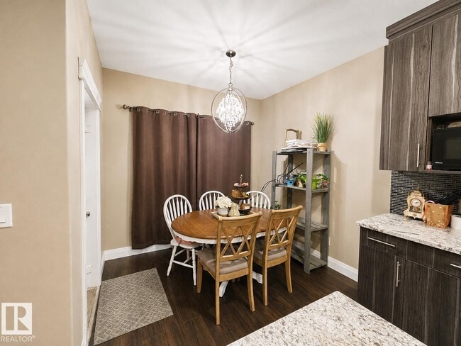 Photo - 2518-2522 22 Ave NW