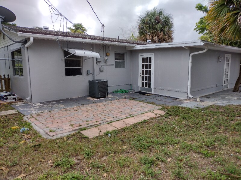 Photo - 1431 NE 32nd Ct