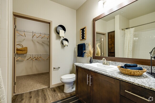 VO2B; 2 BR, 2 BA - 1,213 SF
