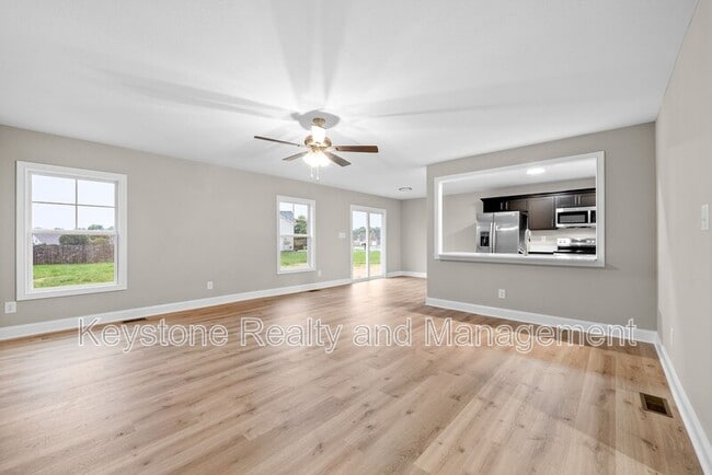 Photo - 3800 Roscommon Way