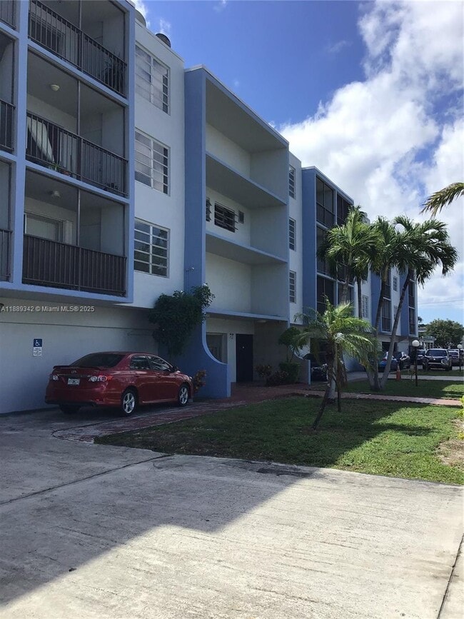 Photo - 1250 NE 125th St Unidad 220B