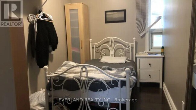 Photo - 302 Hendon Ave