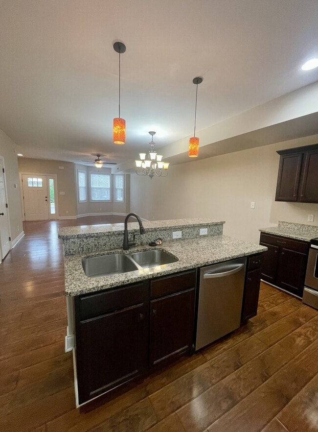 Photo - 102 Capital St