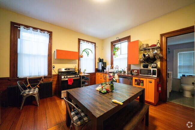 Building Photo - 56 Alleghany St Rental