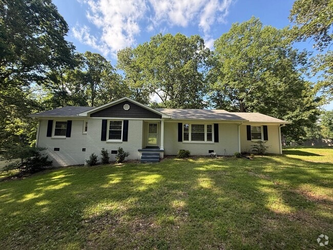 Building Photo - Beautifully updated, white-painted brick h... Rental