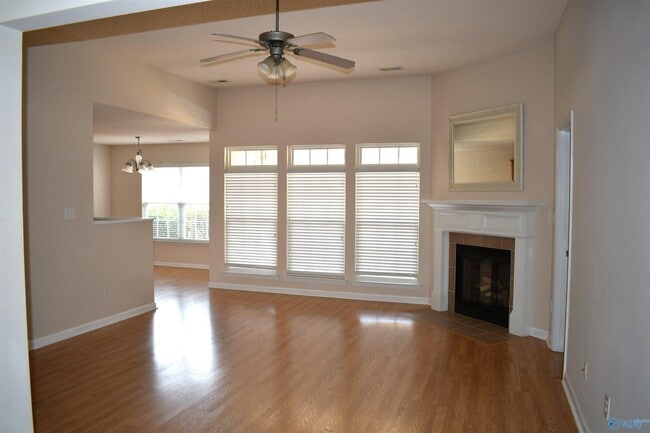 Photo - 117 Millside Ln NW