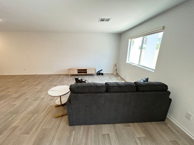 Photo - 5676 Golden Orch St