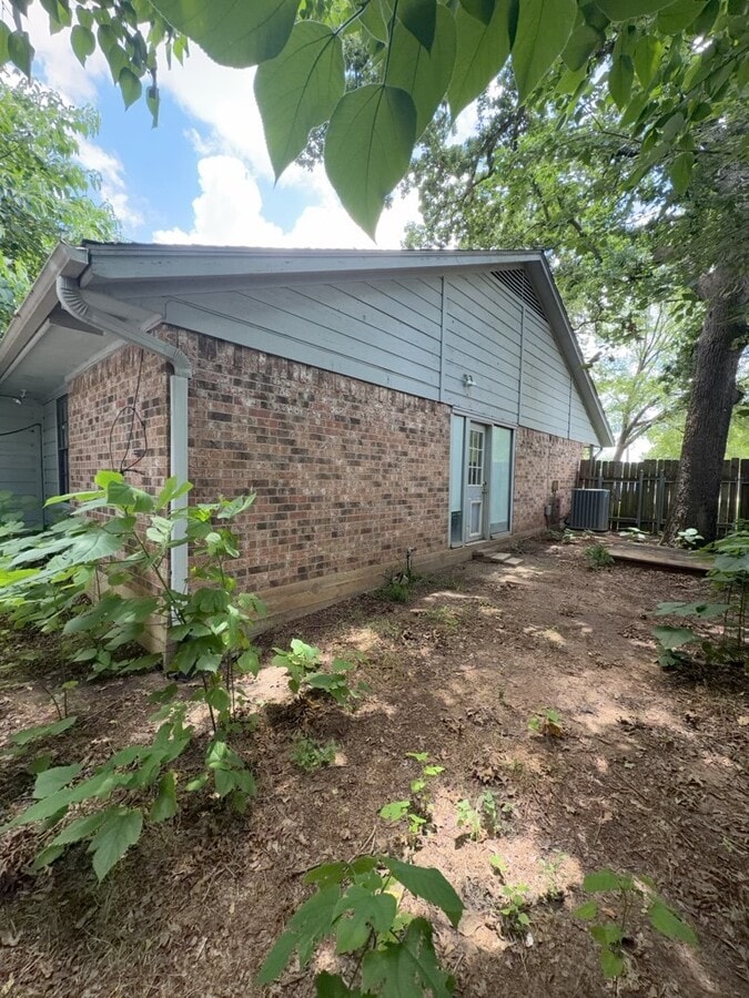Photo - 629 W Ridge Dr
