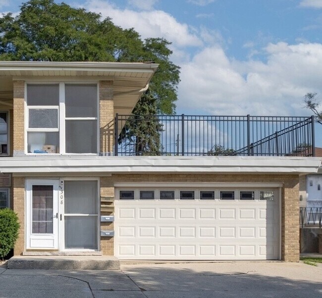 Photo - 2308 Oakton St