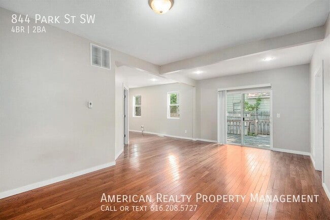 Photo - 844 Park St SW