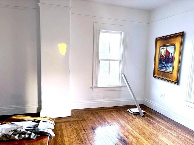 Photo - 708 York St