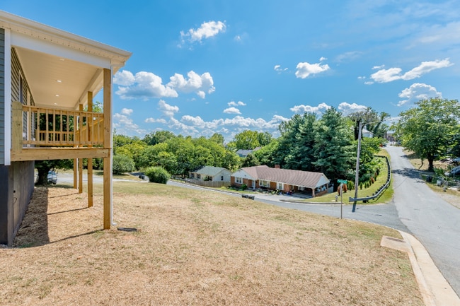 Photo - 1020 Pansy St