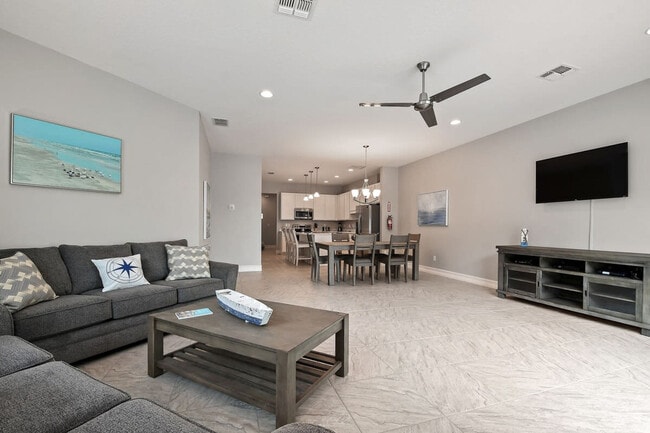 Building Photo - 132 Mediterranean Way