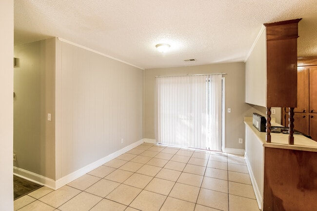 Photo - 210 Elliott Dr