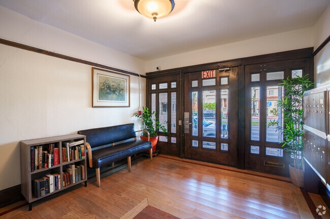 Looby - California Apartments