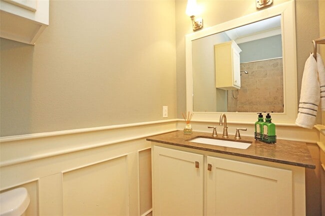 Photo - 1611 Wakefield Dr