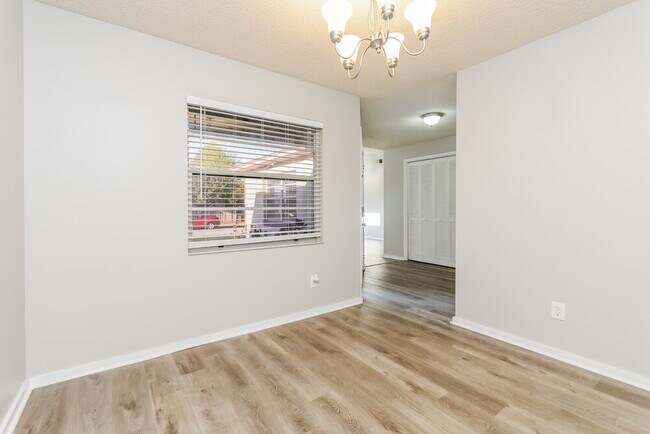 Photo - 620 Riverwoods Cir