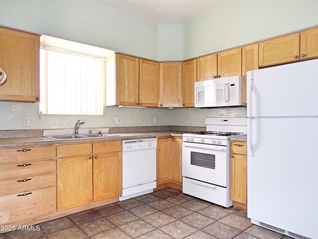 Photo - 427 S Clubhouse Ln