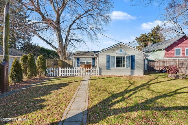 Building Photo - 1121 Bay Ave