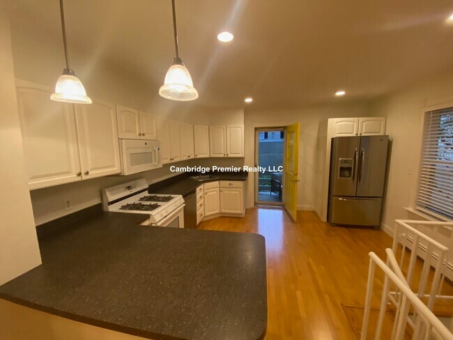 Building Photo - 79 Kirkland St Unit 2 Rental