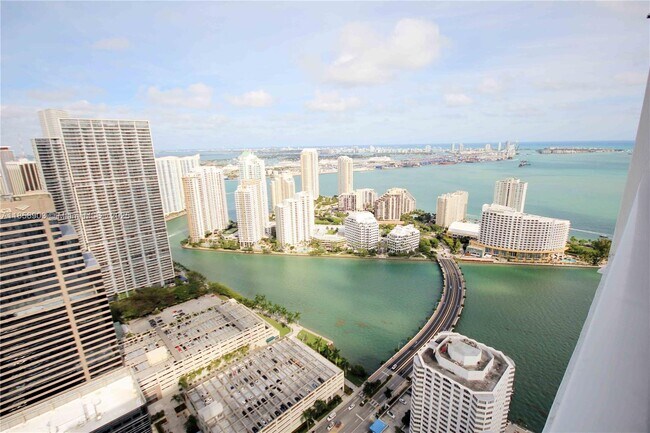 Building Photo - 950 Brickell Bay Dr Unit 5208 Rental