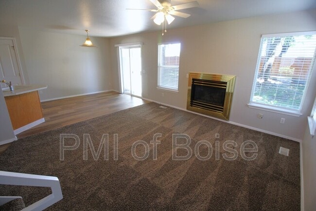 Photo - 5801 N Cobbler Ln